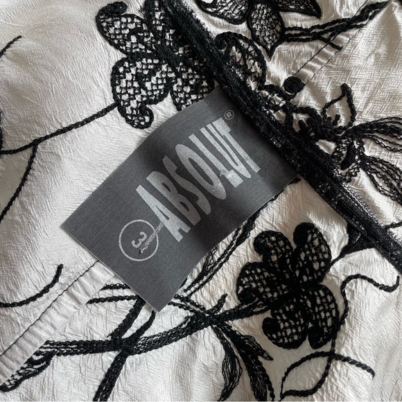 Absolut by Zebra White Silk Black Floral Embroidered Lagenlook Jacket EUC 3/XL - Picture 7 of 10